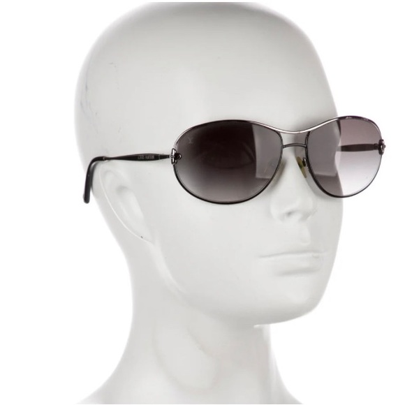 Louis Vuitton Viola Pilot Sunglasses - Picture 6 of 16